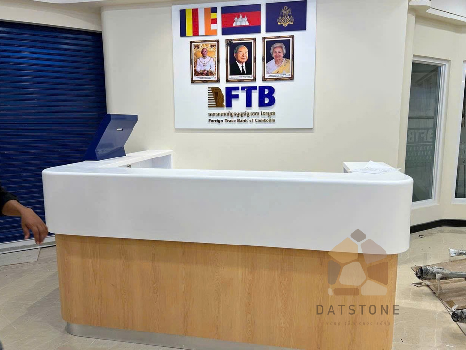 quầy lễ tân FTB