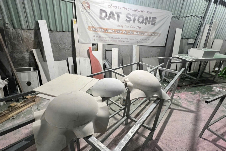 BÁO GIÁ THI CÔNG ĐÁ SOLID SURFACE MỚI NHẤT 2026