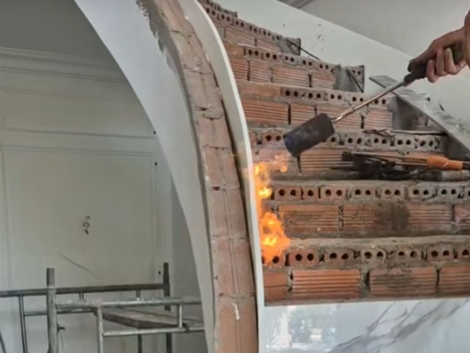 Cổ bậc cầu thang uốn cong